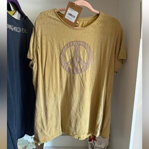 NWT Magnolia Pearl Peace Sign Appliqué Boyfriend Tee in Marigold
